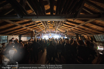 Astoria Artnight - Astoria Garage, Wien - Sa 12.09.2026 - Eventlocation, Dachboden, Menschenmassen, Bar, Holzdecke73