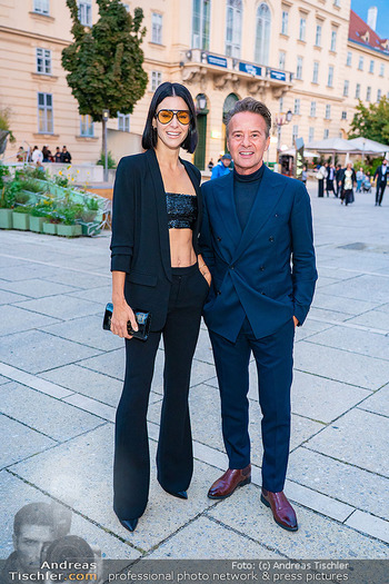 Eröffnung Vienna Fashion Week 26 - MQ Halle E, Wien - Mo 14.09.2026 - Kerstin LECHNER, Gottfried BIRKLBAUER10
