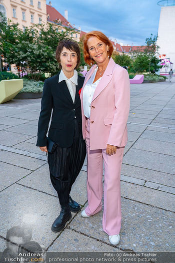Eröffnung Vienna Fashion Week 26 - MQ Halle E, Wien - Mo 14.09.2026 - Ruth BRAUER-KVAM, Maya HAKVOORT14