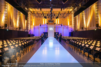 Eröffnung Vienna Fashion Week 26 - MQ Halle E, Wien - Mo 14.09.2026 - Hallo E mit Laufsteg, leer25