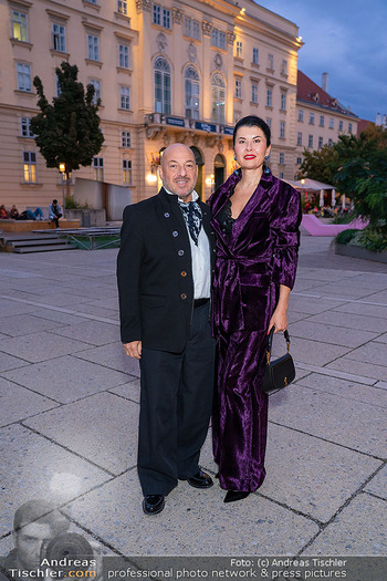 Eröffnung Vienna Fashion Week 26 - MQ Halle E, Wien - Mo 14.09.2026 - Zoryana KUSHPLER, Mikhail BRON27