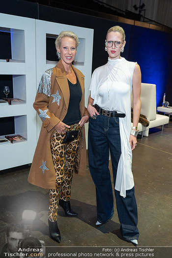 Eröffnung Vienna Fashion Week 26 - MQ Halle E, Wien - Mo 14.09.2026 - Martina und Lou-Ann GLEISSENEBNER-TESKEY49