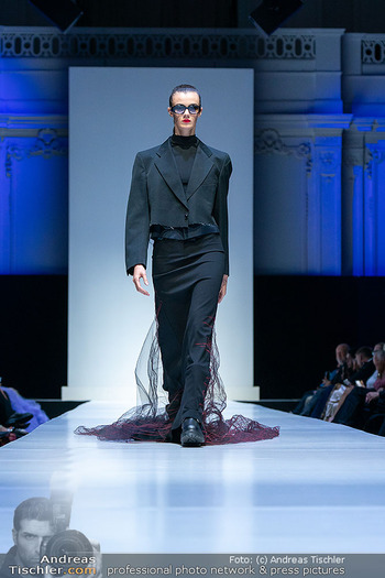 Eröffnung Vienna Fashion Week 26 - MQ Halle E, Wien - Mo 14.09.2026 - Model am Laufsteg, Modenschau, Modeschau, catwalk56