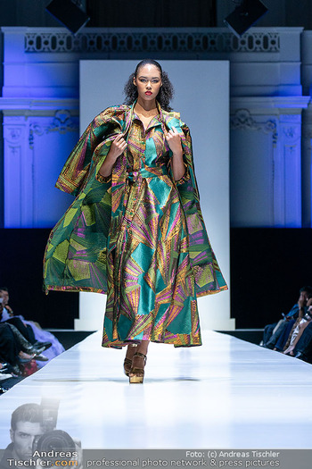 Eröffnung Vienna Fashion Week 26 - MQ Halle E, Wien - Mo 14.09.2026 - Model am Laufsteg, Modenschau, Modeschau, catwalk68