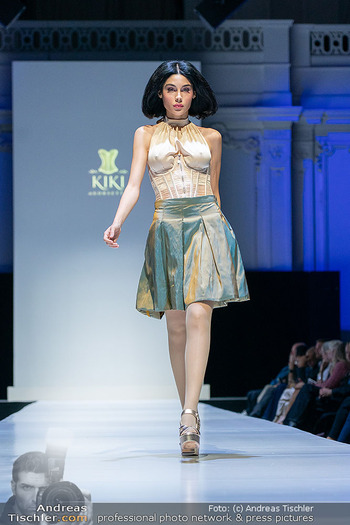 Eröffnung Vienna Fashion Week 26 - MQ Halle E, Wien - Mo 14.09.2026 - Model am Laufsteg, Modenschau, Modeschau, catwalk72