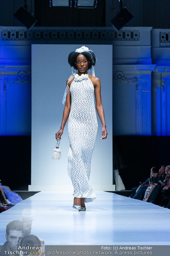 Eröffnung Vienna Fashion Week 26 - MQ Halle E, Wien - Mo 14.09.2026 - Model am Laufsteg, Modenschau, Modeschau, catwalk76