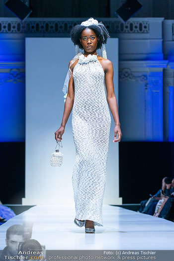 Eröffnung Vienna Fashion Week 26 - MQ Halle E, Wien - Mo 14.09.2026 - Model am Laufsteg, Modenschau, Modeschau, catwalk77