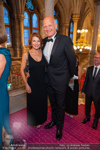 Emba Awards - Rathaus, Wien - Do 17.09.2026 - Herwig STRAKA mit Begleitung50