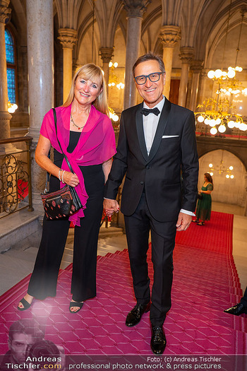 Emba Awards - Rathaus, Wien - Do 17.09.2026 - Josef MARGREITER mit Ehefrau55