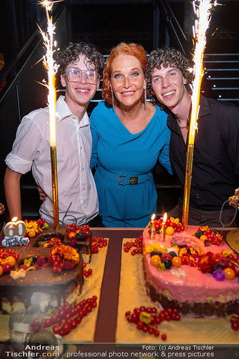 Maya Hakvoort 60er Galakonzert - Globe Wien - Sa 19.09.2026 - Maya HAKVOORT mit Söhnen Joshua und Jason und mit Geburtstagsto66