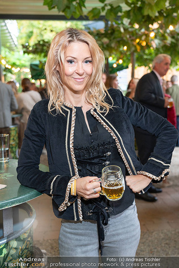 Wiener Wiesn Opening - Kaiserwiese Wiener Prater, Wien - Do 24.09.2026 - Simone LUGNER (Portrait mit Krügerl Bier)6