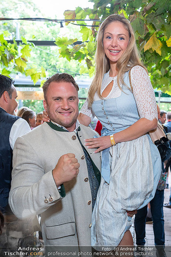 Wiener Wiesn Opening - Kaiserwiese Wiener Prater, Wien - Do 24.09.2026 - Mathias GÖTH mit Ehefrau Stella29