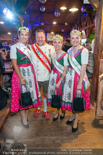 Wiener Wiesn Opening - Kaiserwiese Wiener Prater, Wien - Do 24.09.2026 - 3 Frauen im Dirndl, Narzissenprinzessinen, Johann PITTERMANN199