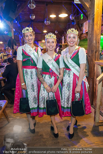 Wiener Wiesn Opening - Kaiserwiese Wiener Prater, Wien - Do 24.09.2026 - 3 Frauen im Dirndl, Narzissenprinzessinen200