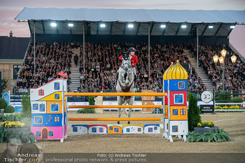 Longines global champions tour Opening - Schloss Schönbrunn, Wien - So 27.09.2026 - Pferd springt über Hinternis, Springen, Katharina RHOMBERG110