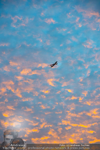 Longines global champions tour Opening - Schloss Schönbrunn, Wien - So 27.09.2026 - Flugzeug im Abendhimmel, Abendrot, Sonnenuntergang117