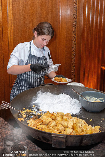 Buchpräsentation ´Moments of Taste´ - Park Hyatt Hotel, Wien - Mo 28.09.2026 - Kaiserschmarrn Pfanne kochen Köchin Küche essen Kulinarik84