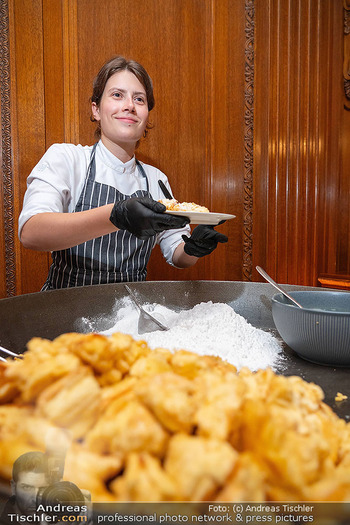 Buchpräsentation ´Moments of Taste´ - Park Hyatt Hotel, Wien - Mo 28.09.2026 - Kaiserschmarrn Pfanne kochen Köchin Küche essen Kulinarik86