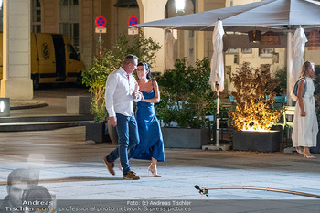 Dreharbeiten zu ´Knock at 8´ - Theaterplatz, Baden - Mo 28.09.2026 - Max FRAISL, Adriana ZARTL47
