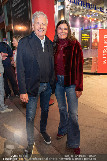 Kinopremiere ´Bruno - der junge Kreisky´ - Gartenbaukino Wien - Di 29.09.2026 - Gerhard ZEILER mit Ehefrau Alexandra LOHBERGER10
