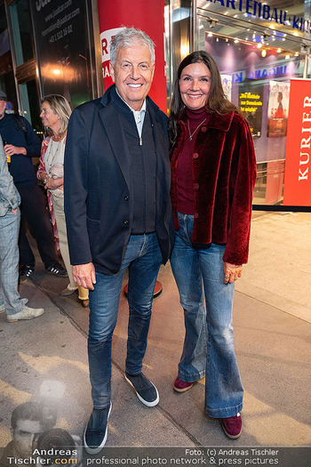 Kinopremiere ´Bruno - der junge Kreisky´ - Gartenbaukino Wien - Di 29.09.2026 - Gerhard ZEILER mit Ehefrau Alexandra LOHBERGER12