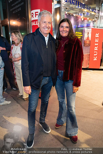 Kinopremiere ´Bruno - der junge Kreisky´ - Gartenbaukino Wien - Di 29.09.2026 - Gerhard ZEILER mit Ehefrau Alexandra LOHBERGER13