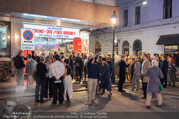 Kinopremiere ´Bruno - der junge Kreisky´ - Gartenbaukino Wien - Di 29.09.2026 - Großer Andrang im Gartenbaukino, Menschenmassen53
