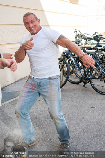 Dreharbeiten zu ´Knock at 8´ - Teil 2 - Theaterplatz, Baden - Mi 30.09.2026 - Max FRAISL25