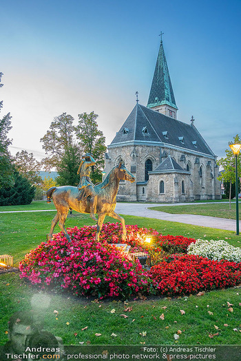 Premiere ´Alles was Sie wollen´ - Stadttheater Berndorf - Do 01.10.2026 - Reiterstatue, Marienkirche Berndorf, Kirche, Stadtpark11
