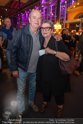 Premiere ´Born to be child´ - Globe Wien - Di 06.10.2026 - Herbert PROHASKA mit Ehefrau Elisabeth21