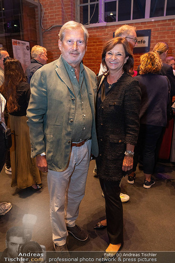 Premiere ´Born to be child´ - Globe Wien - Di 06.10.2026 - Susanne RIESS-HAHN, Johannes Gio HAHN25
