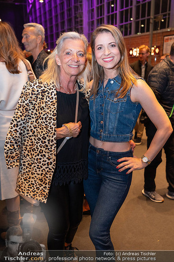 Premiere ´Born to be child´ - Globe Wien - Di 06.10.2026 - Krstina INHOF mit Mutter Susanne30