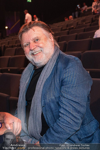 Premiere ´Born to be child´ - Globe Wien - Di 06.10.2026 - Lukas RESETARITS (Portrait)88