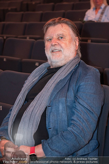 Premiere ´Born to be child´ - Globe Wien - Di 06.10.2026 - Lukas RESETARITS (Portrait)90