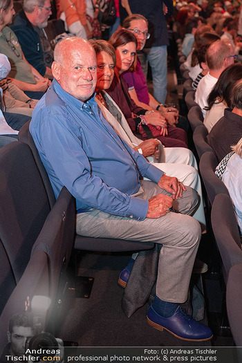 Premiere ´Born to be child´ - Globe Wien - Di 06.10.2026 - Manfred AINEDTER92