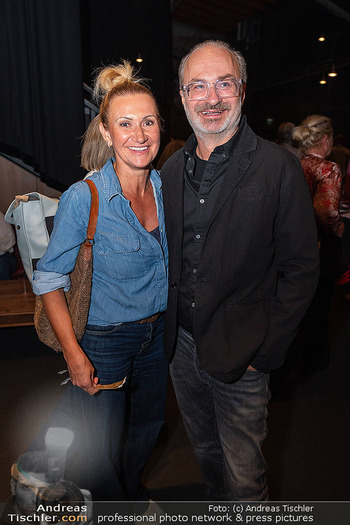 Premiere ´Born to be child´ - Globe Wien - Di 06.10.2026 - Angelika NIEDETZKY, Georg HOANZL120
