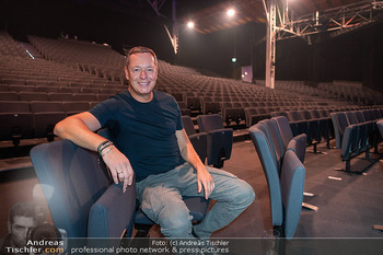 Premiere ´Born to be child´ - Globe Wien - Di 06.10.2026 - Alex KRISTAN (Portrait)133