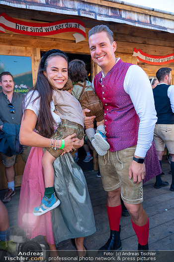 Jungbauern Kalender Präsentation - Wiener Wiesn, Wien - Mi 07.10.2026 - Philipp KNEFZ mit Ehefrau Virginia und Kinder4