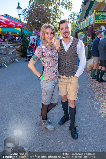 Jungbauern Kalender Präsentation - Wiener Wiesn, Wien - Mi 07.10.2026 - Simone LUGNER, Johannes HÖFINGER10