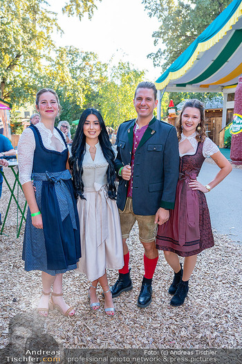 Jungbauern Kalender Präsentation - Wiener Wiesn, Wien - Mi 07.10.2026 - Philipp KNEFZ mit 3 Kalendermodels13