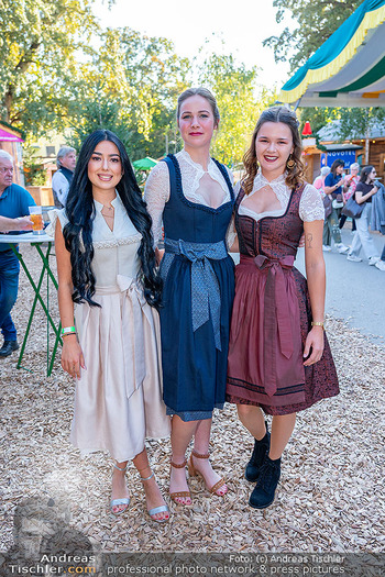 Jungbauern Kalender Präsentation - Wiener Wiesn, Wien - Mi 07.10.2026 - 3 Kalendermodels (vlnr: Elena, Farina, Michelle)14