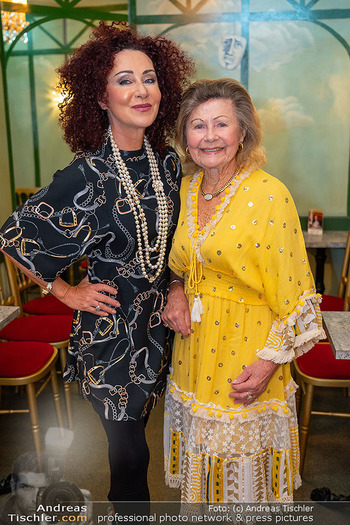 Premiere ´Außer Kontrolle´ - Theater Center Forum, Wien - Mi 07.10.2026 - Christina LUGNER mit Mutter Martha HAIDINGER17