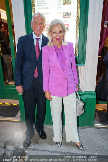 Premiere ´Außer Kontrolle´ - Theater Center Forum, Wien - Mi 07.10.2026 - Werner und Martina FASSLABEND29