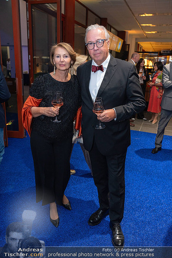 Fundraising Dinner - Belvedere 21, Wien - Di 13.10.2026 - Herbert LIPPERT mit Ehefrau Gabriele30