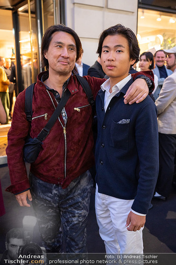 Boutique Opening - Hackett Boutique, Wien - Mi 14.10.2026 - Richard HYUNG-KI mit Sohn Leo8