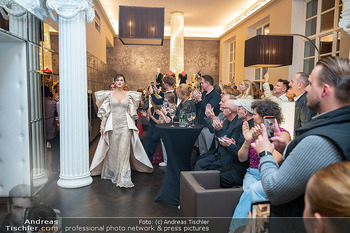 Kaffeesiederball Fashion Show - Bundy Schwarzenbergplatz, Wien - Do 15.10.2026 - Model am Laufsteg, Modenschau109