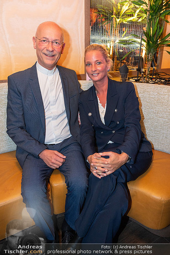 VIP Opening - Hotel Schani am Naschmarkt, Wien - Sa 17.10.2026 - Anton Toni FABER mit Freundin Natalie NEMEC115