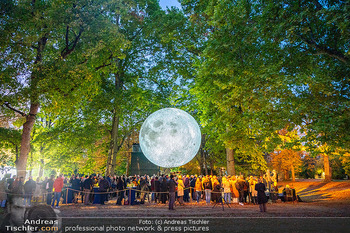 Klanglicht im Park - The Sound of Light - Schwarzenberggarten, Wien - Mo 19.10.2026 - Mond im Park34