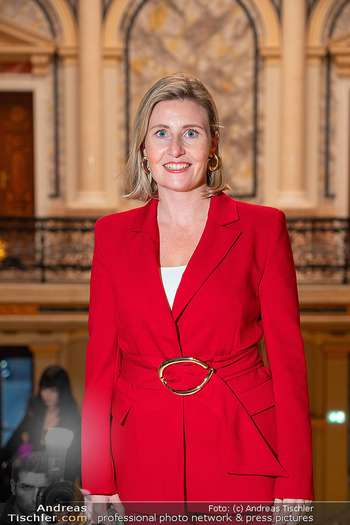 Humanic x Silvia Schneider und Kunstausstellung - Künstlerhaus, Wien - Do 22.10.2026 - Susanne RAAB (Portrait)24
