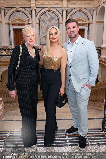 Humanic x Silvia Schneider und Kunstausstellung - Künstlerhaus, Wien - Do 22.10.2026 - Familie Silvia SCHNEIDER mit Mutter Martha und Bruder Patrick39